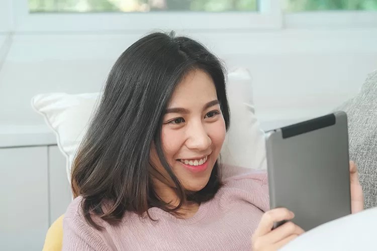 Nonton Tv Di Hp Gratis. Ini Nih 6 Cara Nonton TV di HP, Gratis Tanpa Kuota Apalagi Pulsa, Simak Yuk Lengkapnya