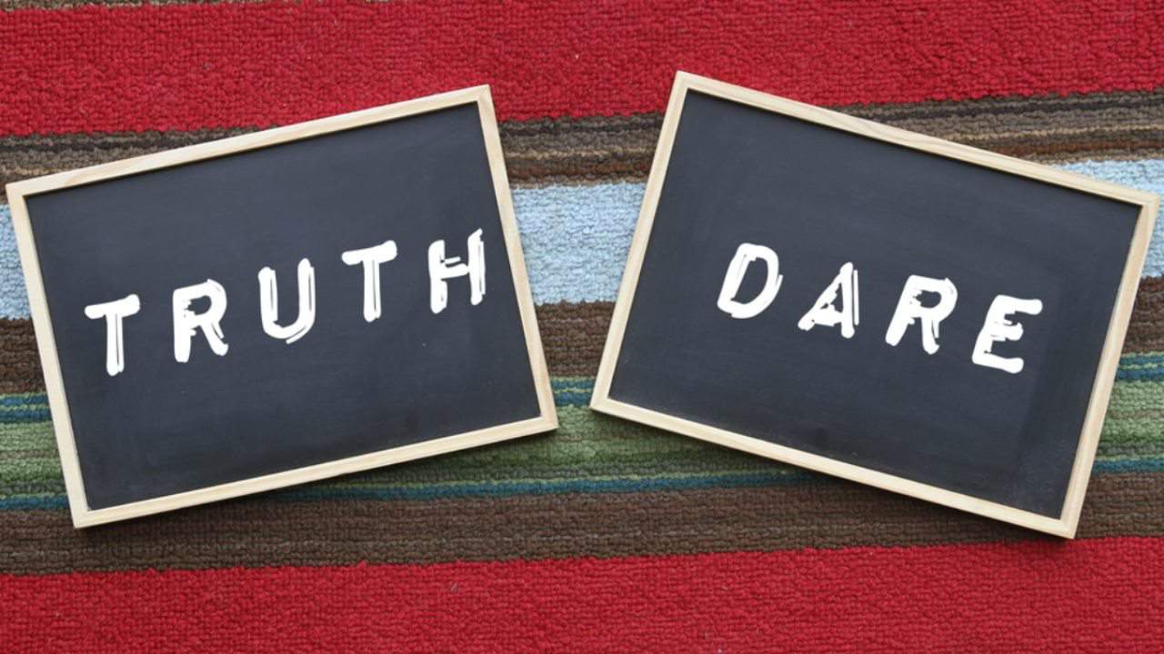 Truth Or Dare Indonesia. 250 Contoh Pertanyaan Truth or Dare yang Seru, Dijamin Menantang!