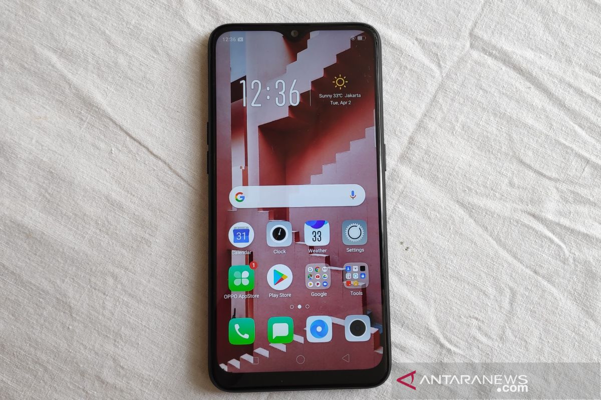 Kamera Depan Oppo A5s. Oppo A5s, plus minus tampilan layar besar