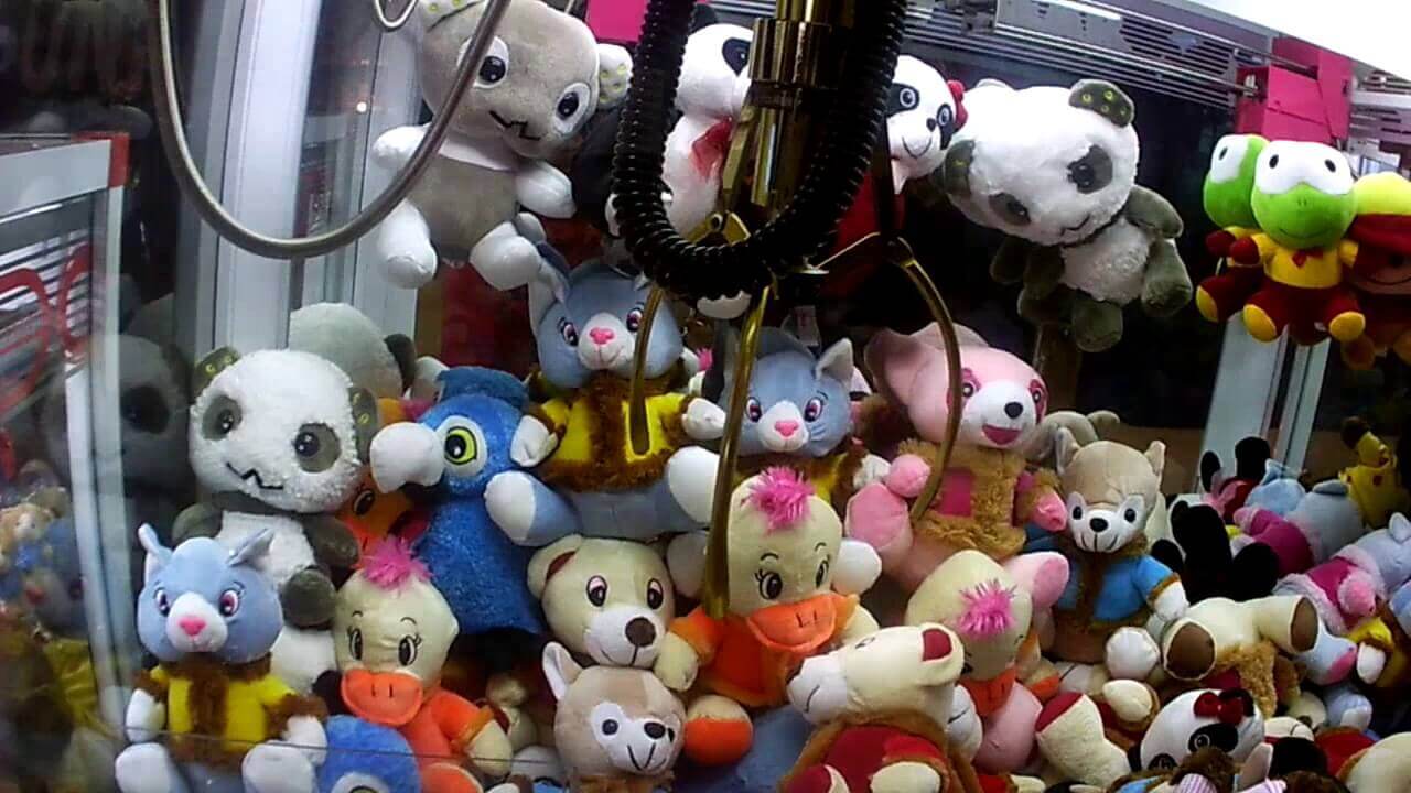 Trik Mendapatkan Boneka Di Timezone. 6 Cara Menang Main Mesin Capit Boneka Dapat Terus