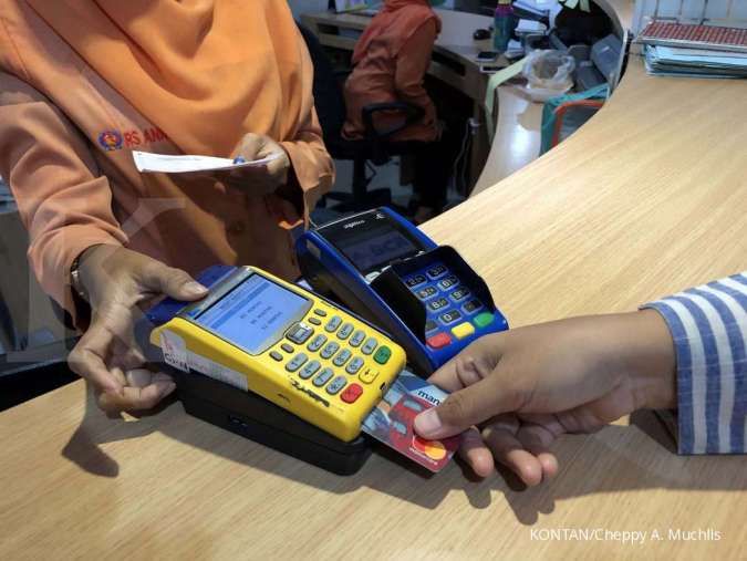 Biaya Mobile Banking Mandiri. Daftar Biaya Admin Bank Mandiri atau Potongan Bulanan sesuai Jenis Kartu Debit