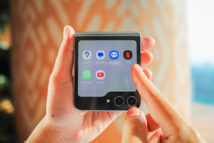 Hp Samsung Tidak Mau Hidup. Begini Cara Pakai Empat Inovasi Samsung Lipat Terbaru Galaxy Z Fold5 | Z Flip5 yang Permudah Kamu dan Gaya Hidup Aktifmu