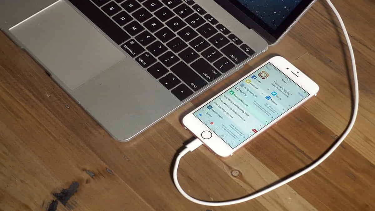 Memindahkan Data Iphone Ke Laptop. Cara Memindahkan File iPhone ke Laptop dengan Beberapa Tips