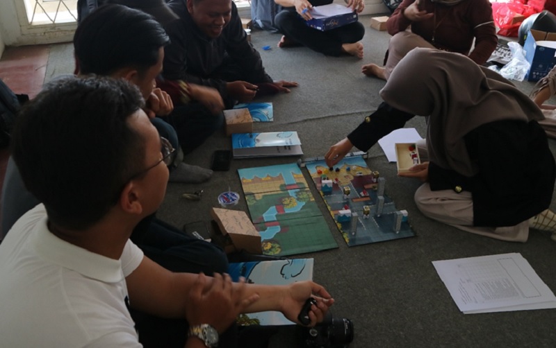 Permainan Edukasi Untuk Anak. Dosen DKV ITERA Rancang Permainan Edukasi Bagi Anak Korban Bencana Tsunami